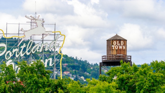 Portland, Oregon, USA - JUNE 11, 2016: The White Stag sign, a former advertising sign, greets those traveling into Old Town on the Burnside Bridge. (Portland, Oregon, USA - JUNE 11, 2016: The White Stag sign, a former advertising sign, greets those tr
