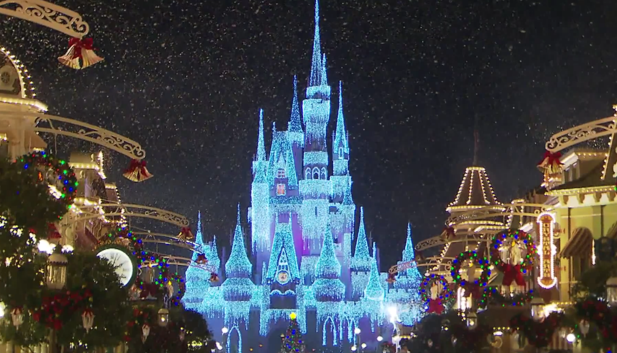 2016 Holidays at Disney World.1265x725