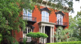 red brick house in savannah